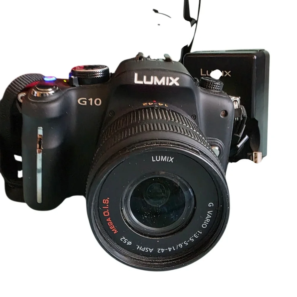 Panasonic‎ G10 Mirrorless Camera 12.1MP with 14-42mm Lens Charger 16GB SD Card